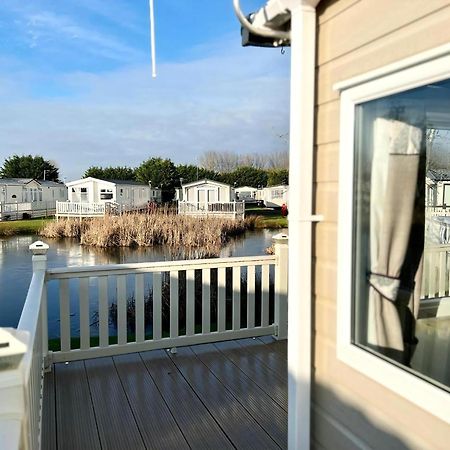 Stunning Caravan With Full Lake View At Southview Holiday Park Ref 33004Ml Skegness Buitenkant foto